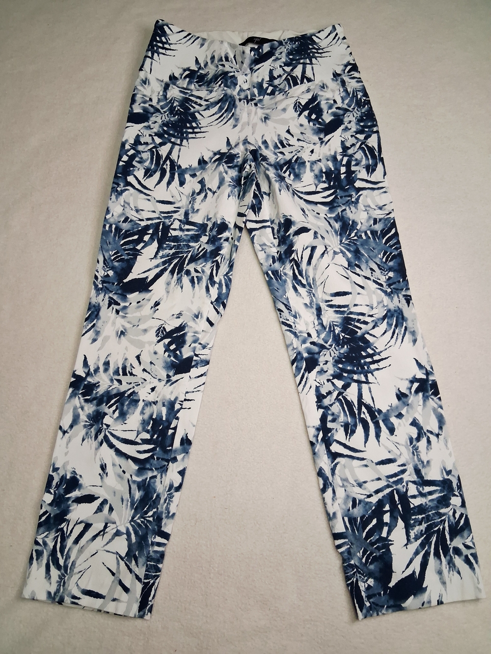 Women's Navy Palm-Print Cropped Pants